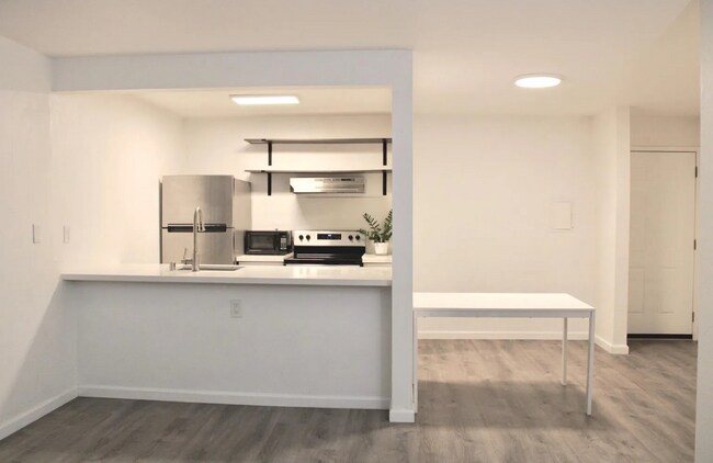 Foto del edificio - Great condo unit in a gated community.
