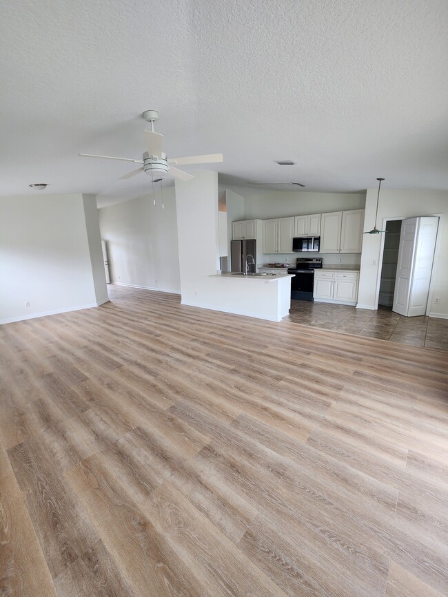 Building Photo - 6127 Jasmine Vine Dr