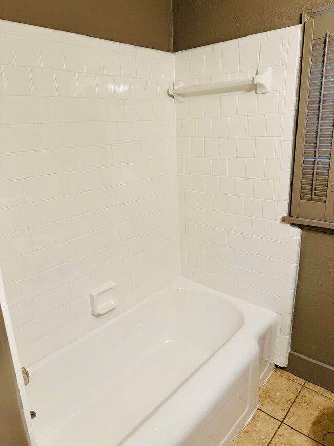 Foto del edificio - 1828 Mitchell St