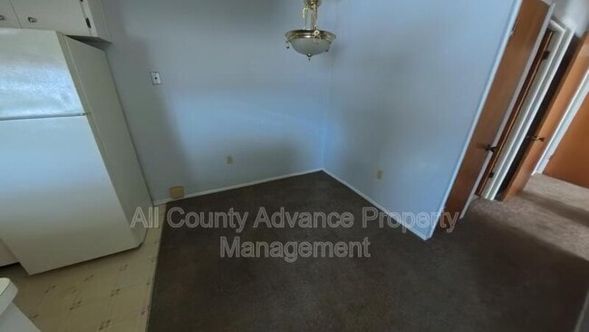 Building Photo - 6189 Chesham Dr