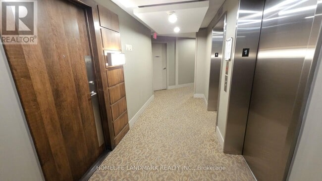 Photo du bâtiment - 33 Cox Blvd