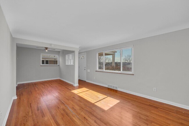 Foto del edificio - COLERAIN- Charming 3 bedroom 1.5 bath