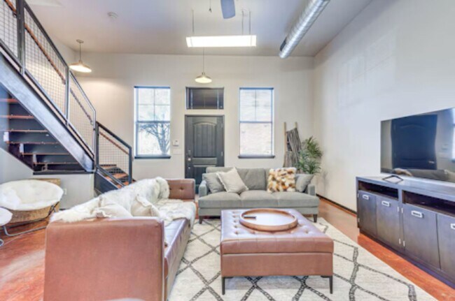 Foto del edificio - Large furnished Townhome in Norman!