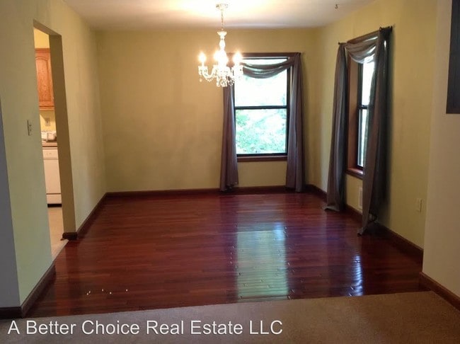 Building Photo - 1120 Pine Grove Pointe Dr