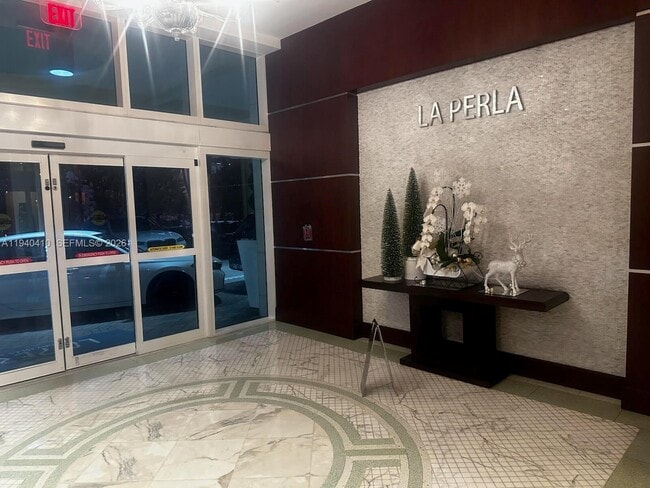 Foto del edificio - 16699 Collins Ave