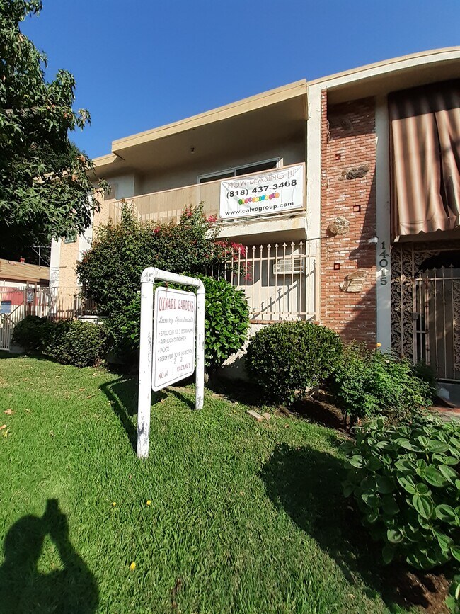 Building Photo - 14015 Oxnard St