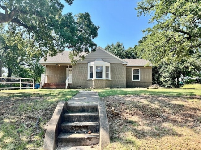 Photo - 701 W Sycamore St House