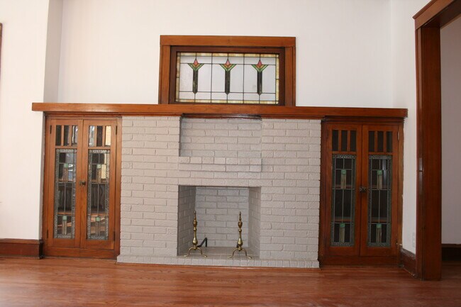 Foto del edificio - 2452 N Hamlin Ave