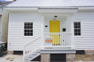 Building Photo - 514 E Hall St