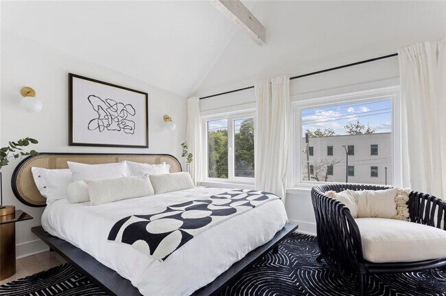 Foto del edificio - 724 Charles Allen Dr NE