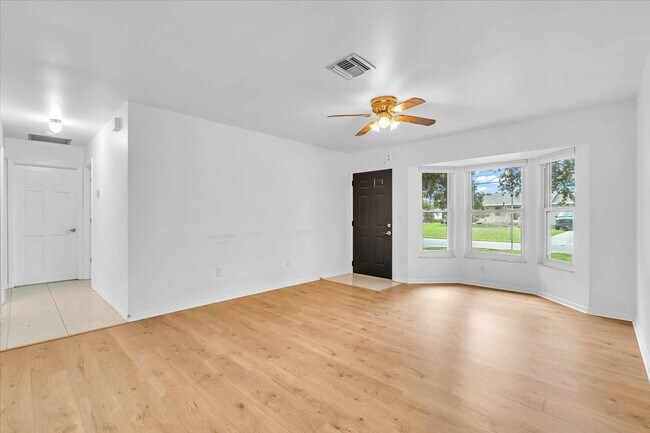 Building Photo - 5852 Brickell Dr