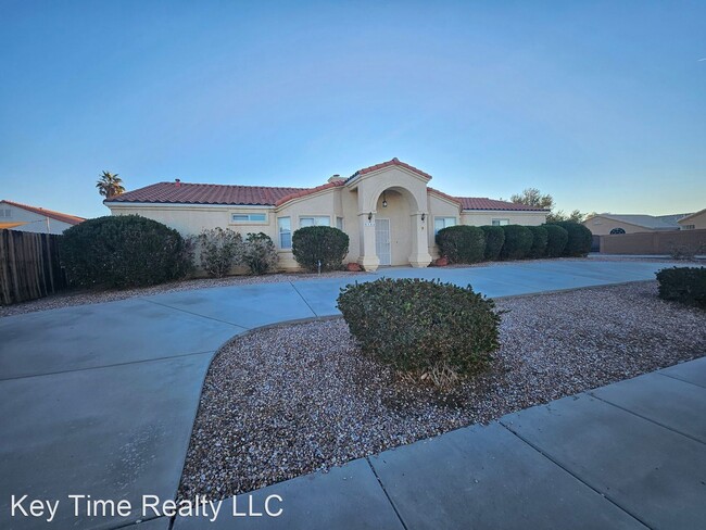 Building Photo - 3 br, 2.5 bath House - 5154 S. Silver Bull...