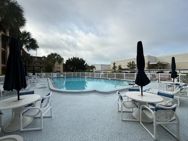 Photo - 2525 W Bay Dr Apartment