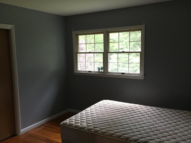 Foto del edificio - 58 Quaker Bridge Rd