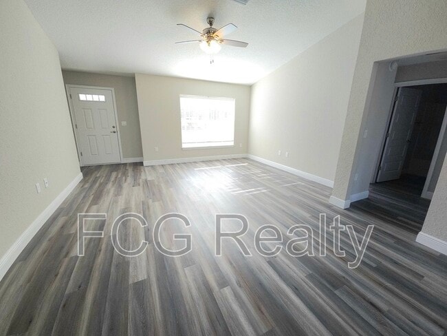 Building Photo - 15 Oak Trl