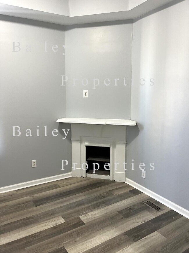 Building Photo - 947 S Brook St