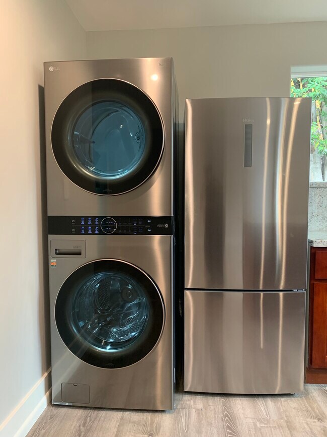Best washer/dryer and refridgerator available in market. - 463 Rosewood Ave