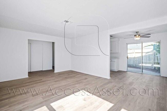 Building Photo - 41012 Beachwood Ave