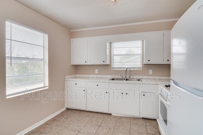 Foto del edificio - 323B Verdery Dr