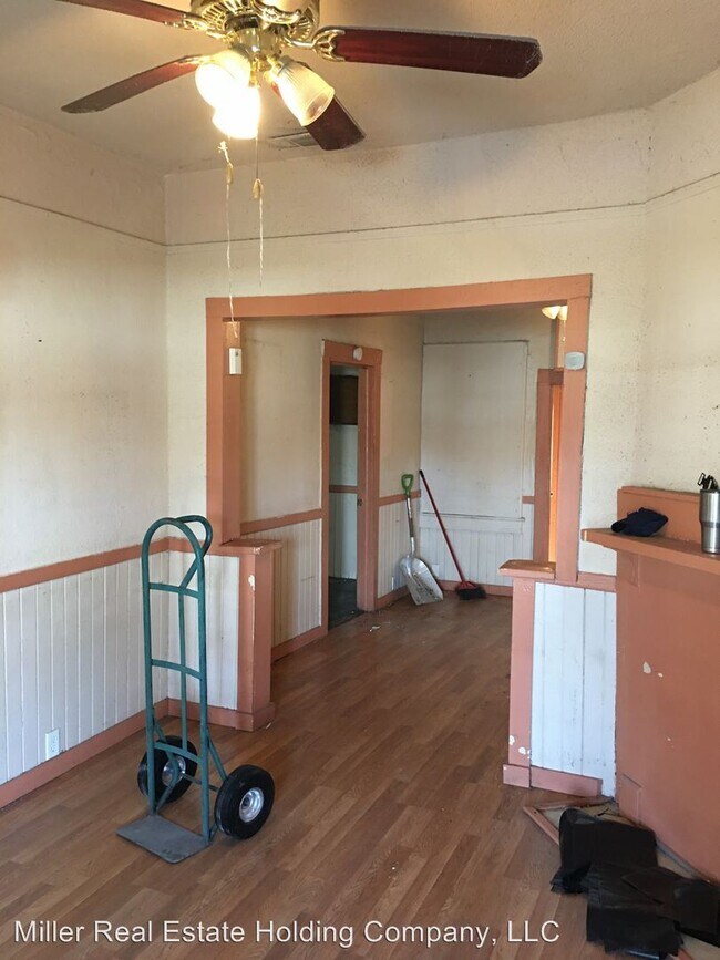 Building Photo - 2 br, 1 bath Apartment - 643 East Anderson St