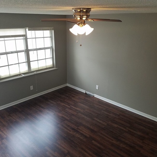 Building Photo - Spic and Span  Ready for move in