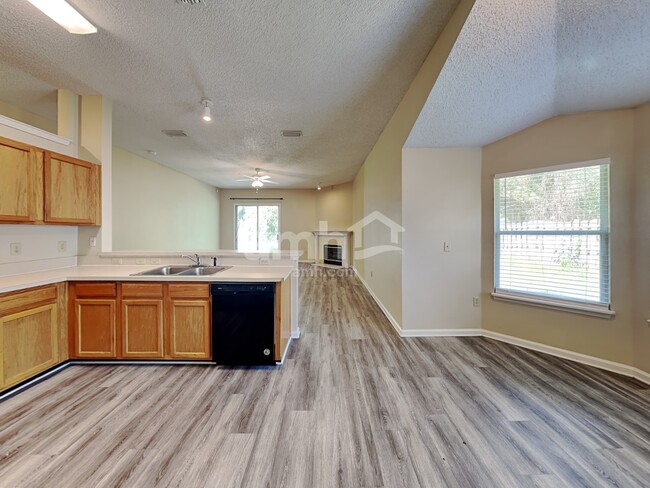 Building Photo - 685 Mackenzie Cir