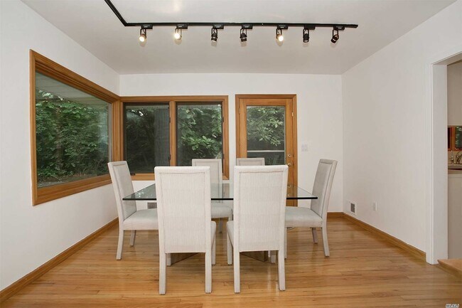 Building Photo - 38 Mineola Ave