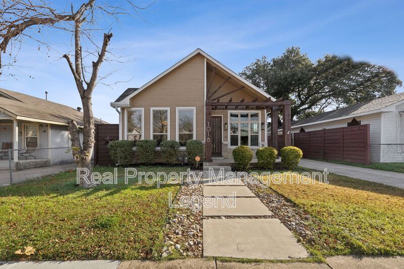 Foto principal - 1018 S Waverly Dr