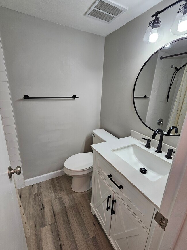 Foto del edificio - 110 Cypress Ln