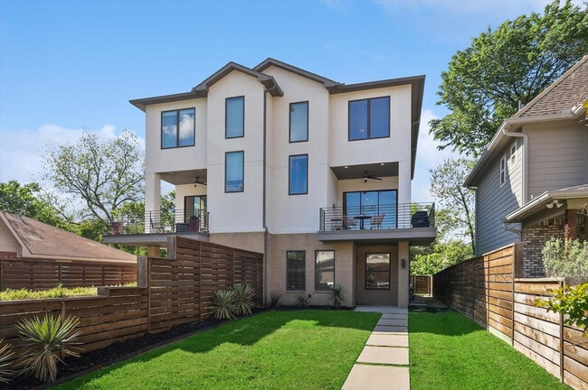 Building Photo - 2421 Throckmorton St