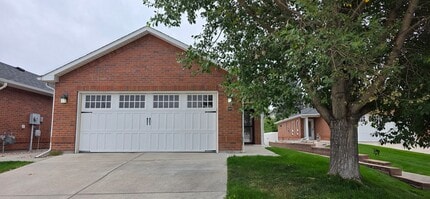 Building Photo - 414 Appletree Ct