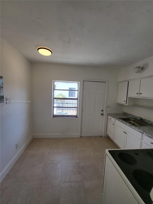 Foto del edificio - 642 NW 77th St