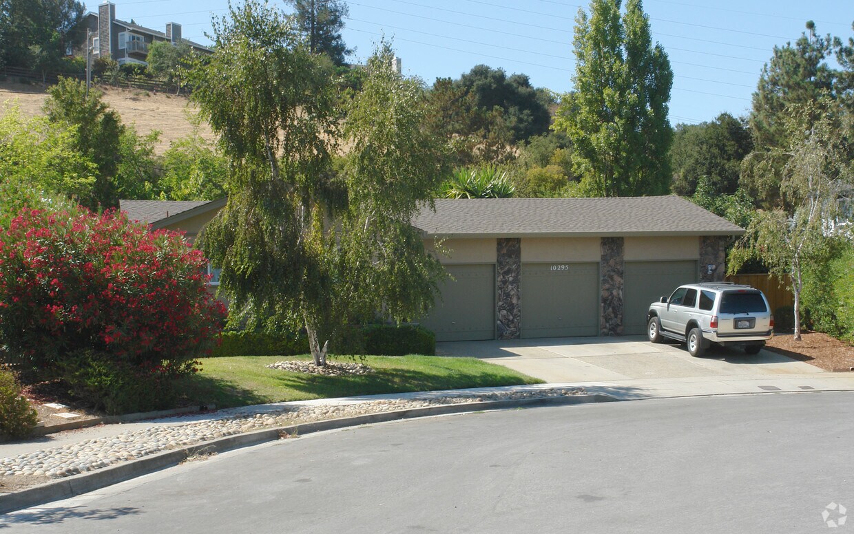 Building Photo - 10295 El Prado Way