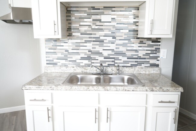 Foto del edificio - 2473 E Dorothy Ln