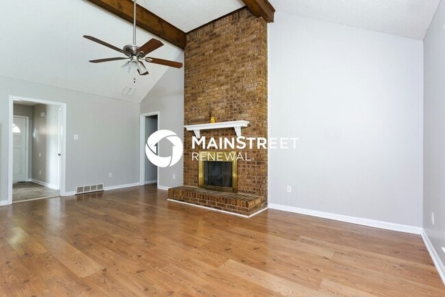 Building Photo - 3 Bedroom Pet-Friendly Home in Memphis, TN with Main Street Renewal