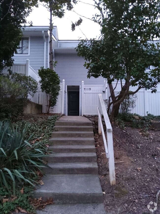 Building Photo - 7119 Sandy Creek Dr