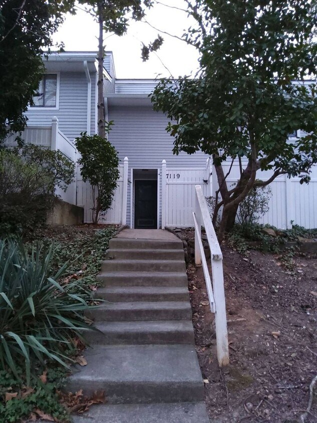 Foto principal - 2BR Townhome in N Raleigh