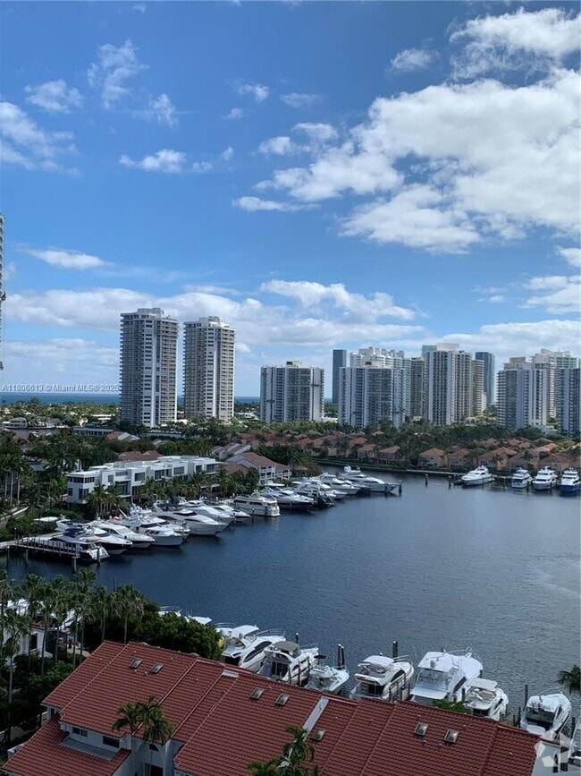 Building Photo - 3610 Yacht Club Dr