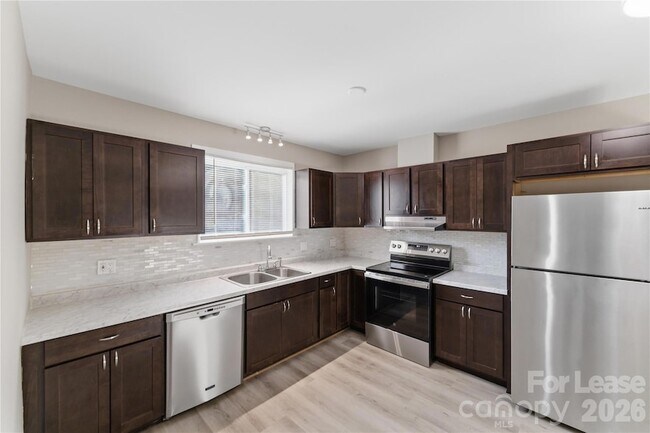 Foto del edificio - 2405 Greenland Ave