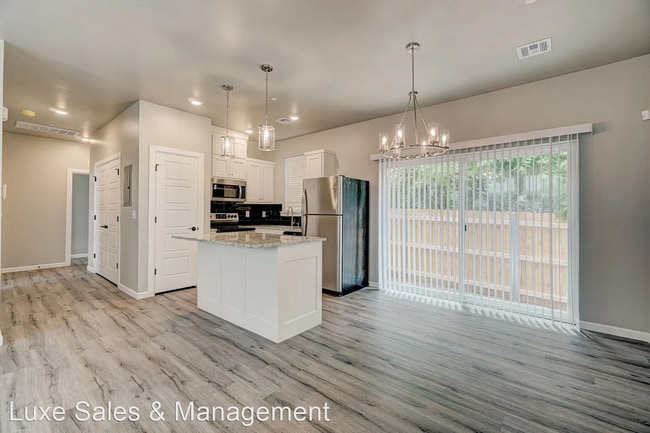 Building Photo - 2 br, 2 bath House - 1138 N. Blackwelder A...