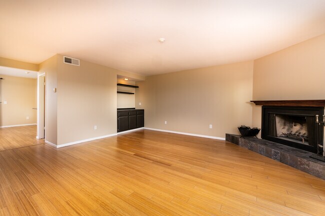 Living room - 2615 Ruhland Ave