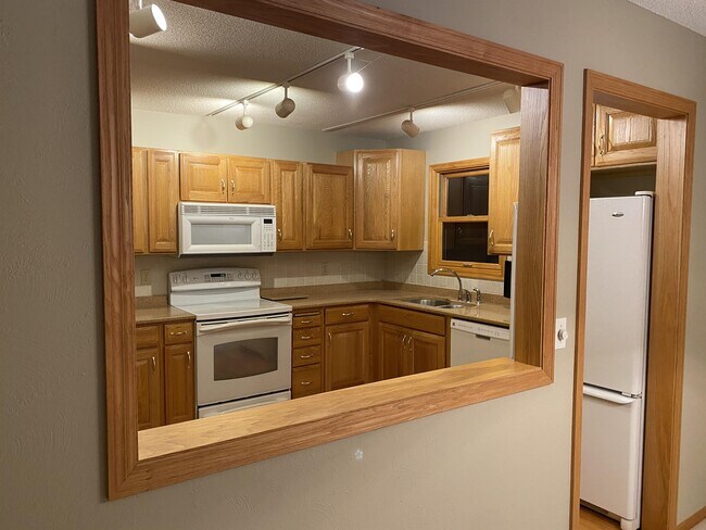 Building Photo - 2431 Mounds Ave