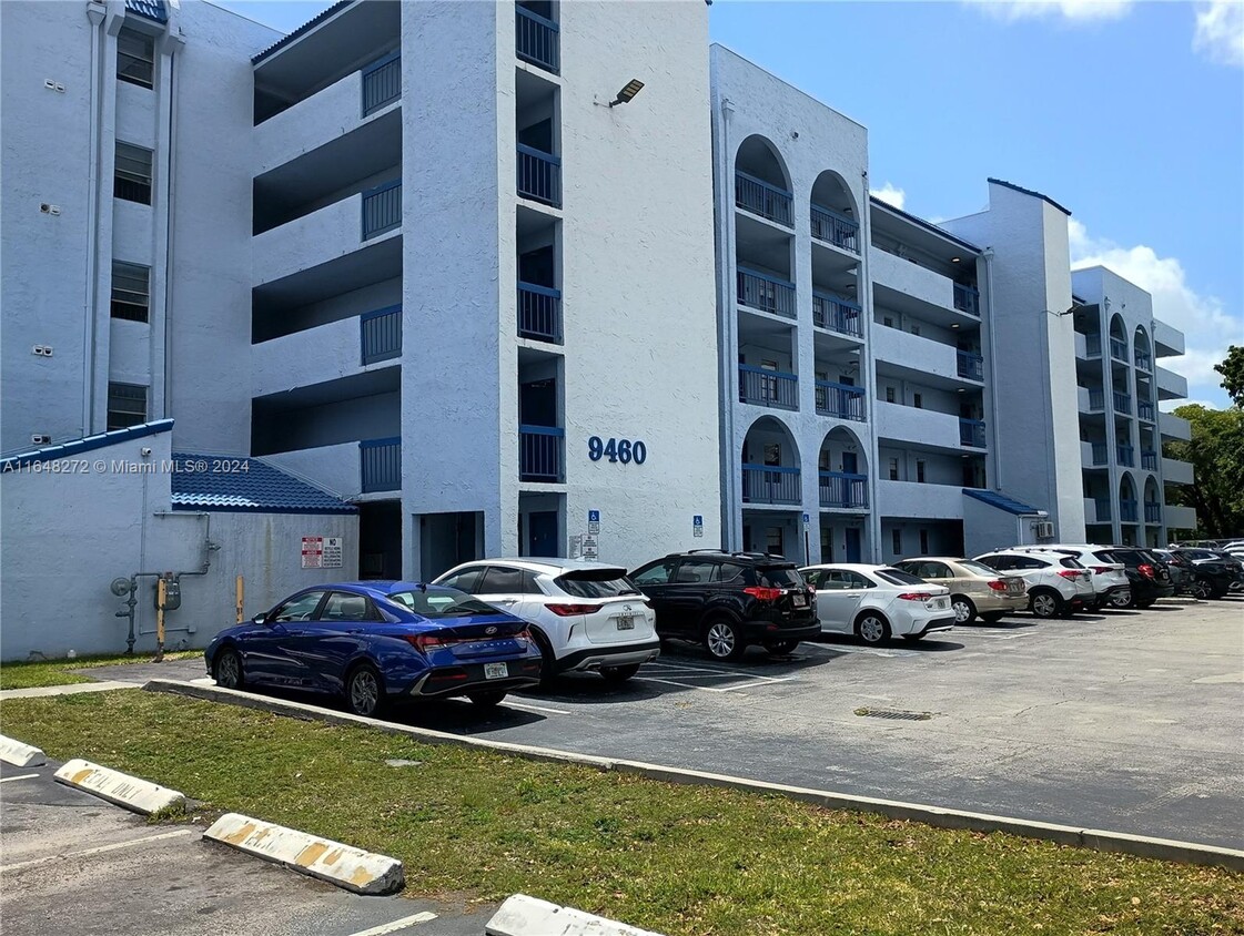 Primary Photo - 9460 Fontainebleau Blvd
