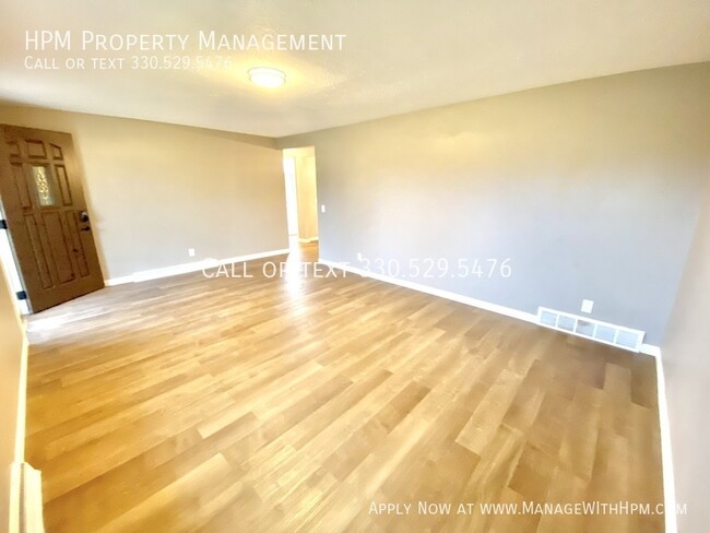 Building Photo - Free First Month Rent Special!