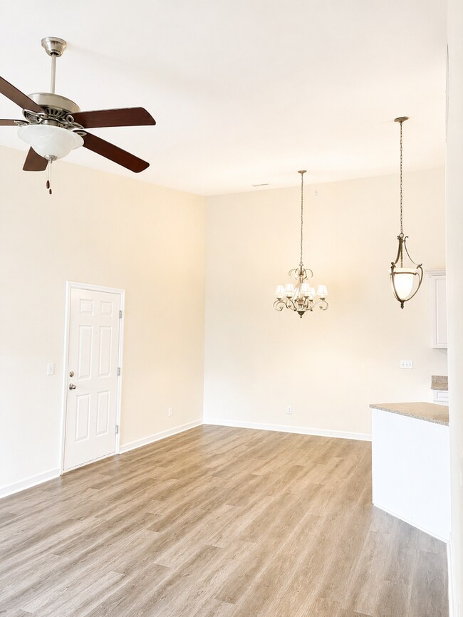 Foto del edificio - 6431 Brookfield Ct Dr