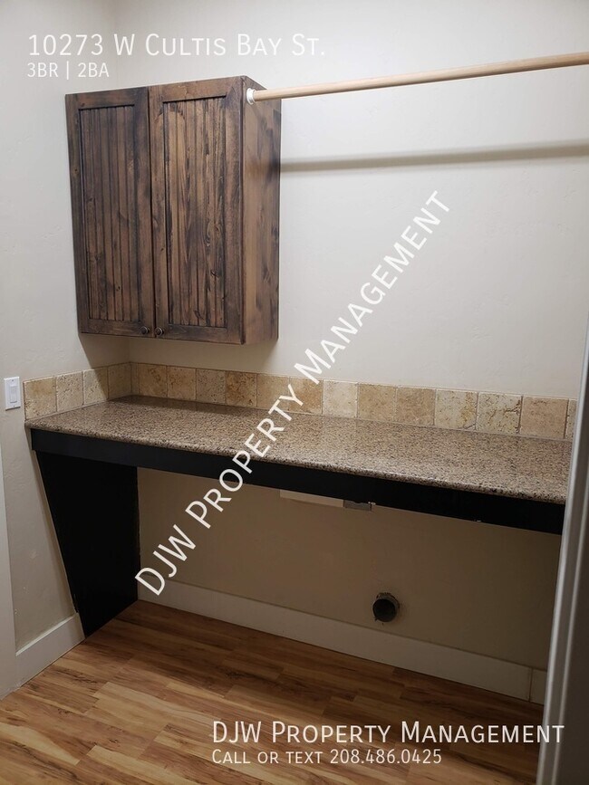 Foto del edificio - Water Front Home with Custom Cabinets!