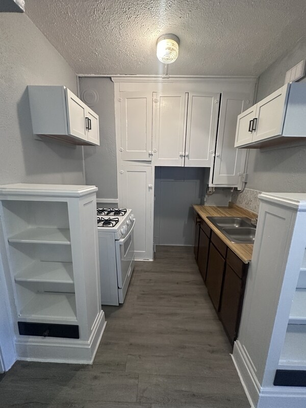 Foto del edificio - 1442 W 101st St