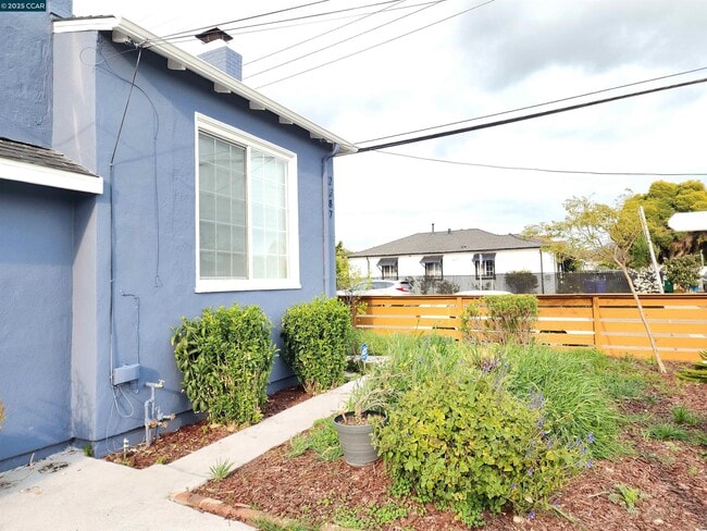 Foto del edificio - 2387 Humphrey Ave