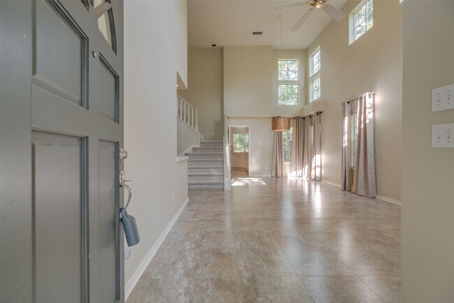 Building Photo - 147 Shelter Rock Ct