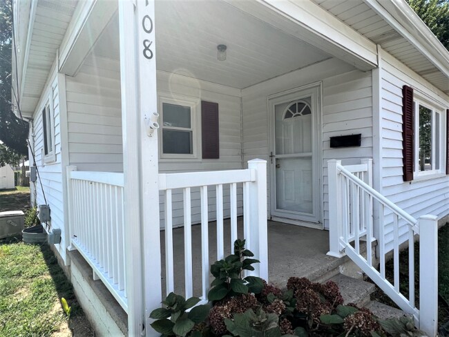 Foto del edificio - 108 E Cochran St